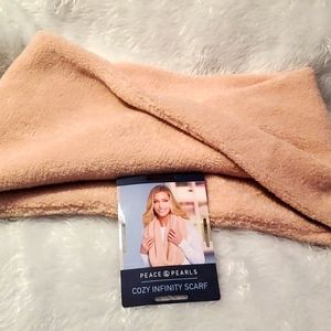 💐 New Peace & Pearls Cozy Infinity Scarf 💐